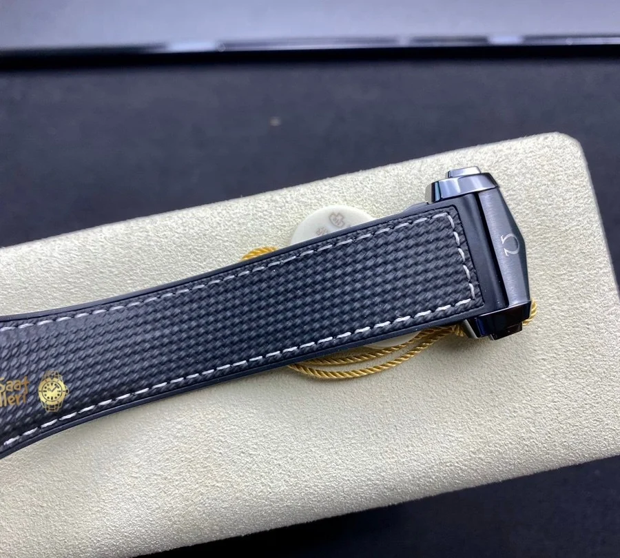 Replica Omega Seamaster Planet Ocean Master Chronometer GMT Deep Black 215.92.46.22.01.001