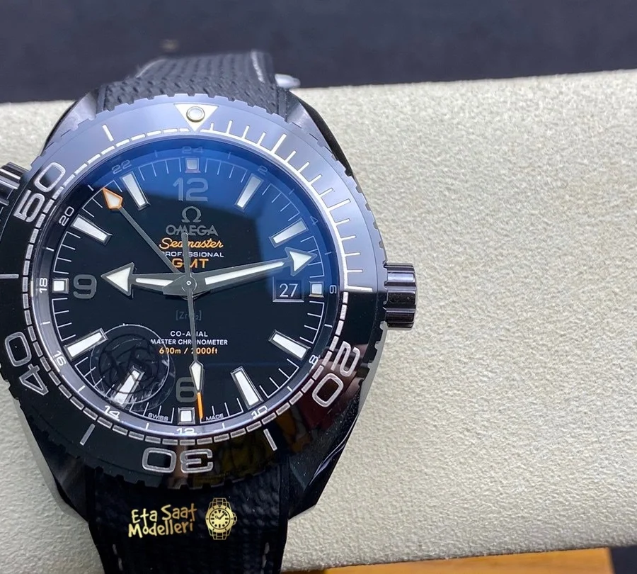 Replica Omega Seamaster Planet Ocean Master Chronometer GMT Deep Black 215.92.46.22.01.001