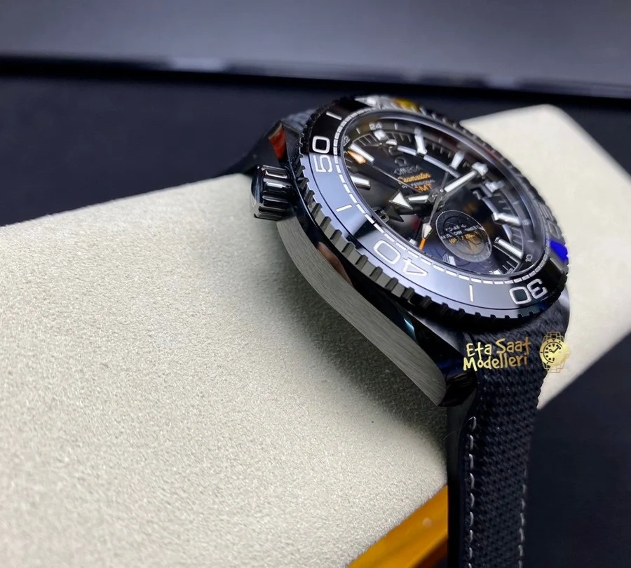 Replica Omega Seamaster Planet Ocean Master Chronometer GMT Deep Black 215.92.46.22.01.001