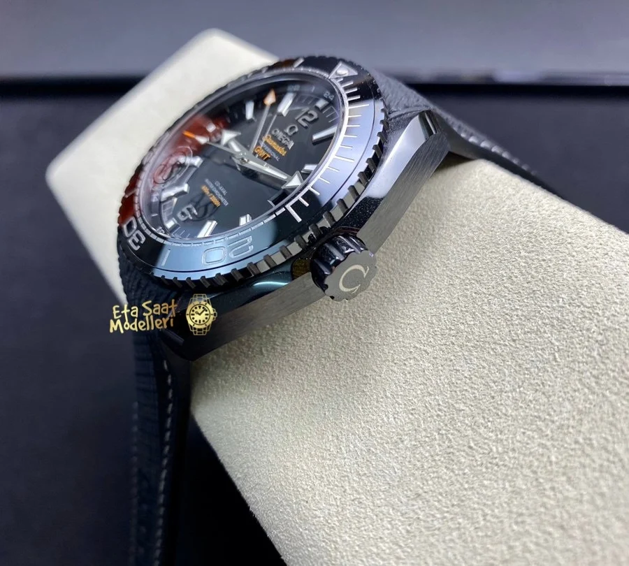 Replica Omega Seamaster Planet Ocean Master Chronometer GMT Deep Black 215.92.46.22.01.001