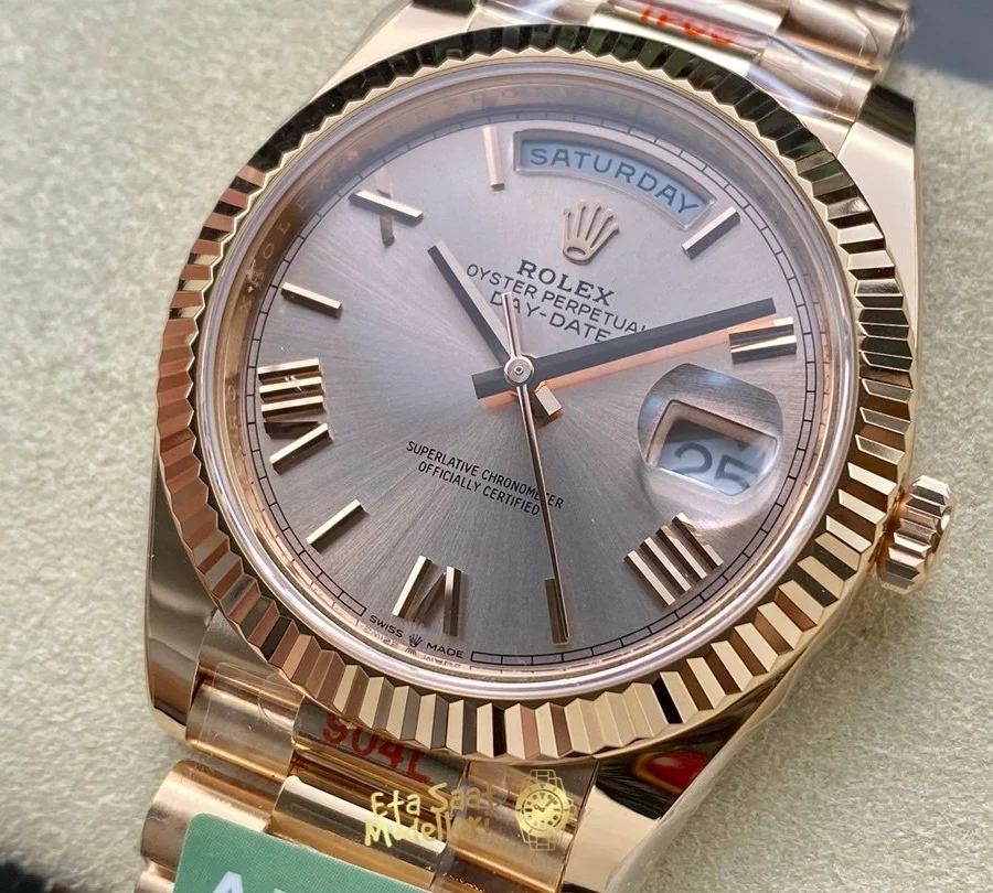 Replica Rolex Day-Date 40 Everose Altın Sundust Kadran Oluklu Bezel Saat