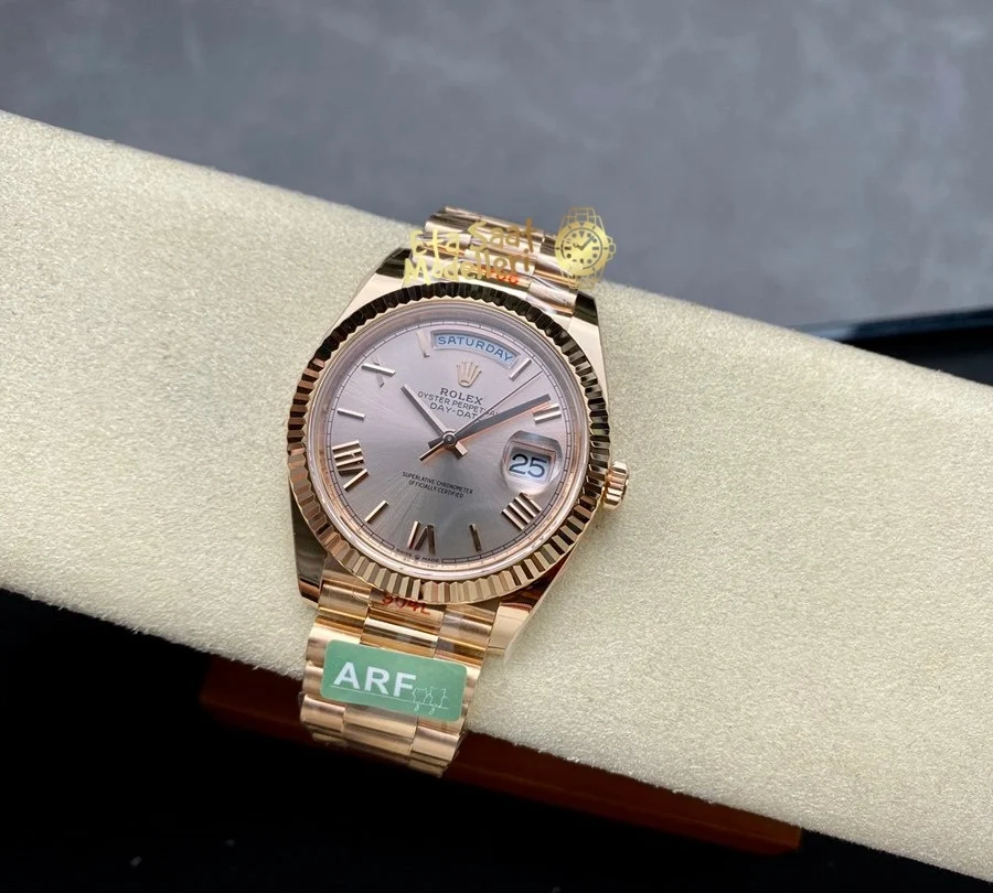 Replica Rolex Day-Date 40 Everose Altın Sundust Kadran Oluklu Bezel Saat