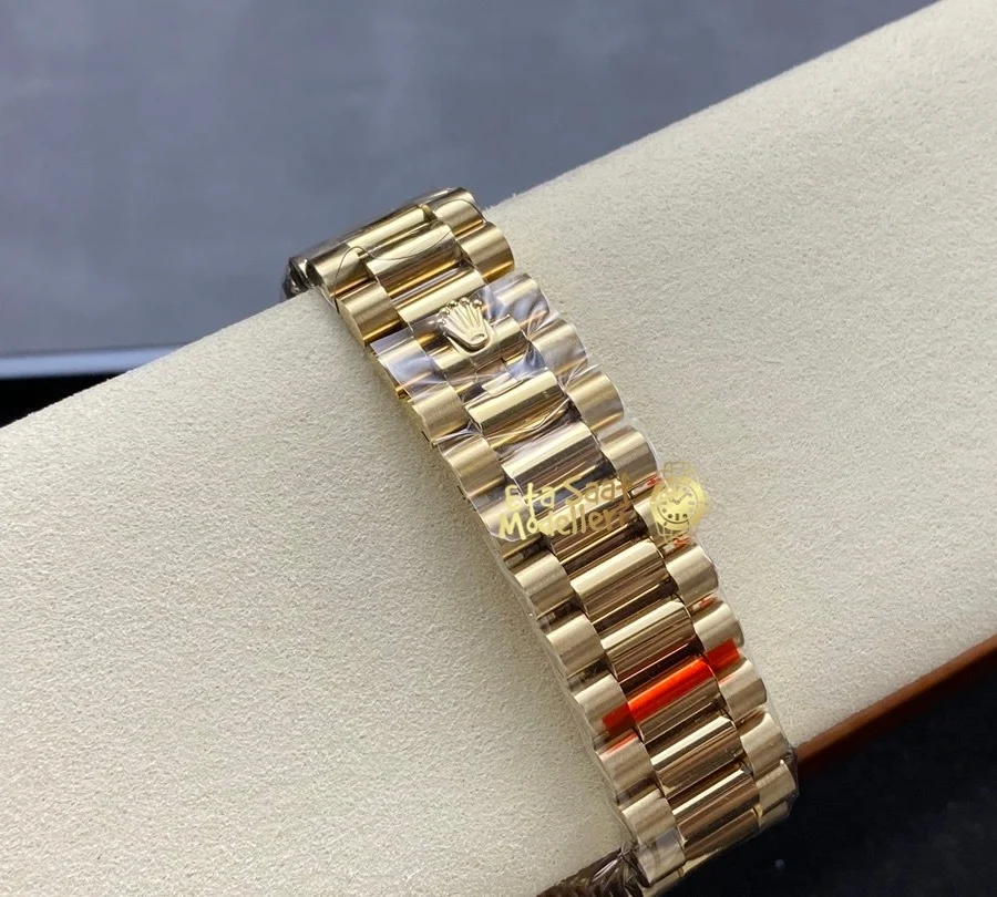 Replica Rolex Day-Date 40 Sarı Altın Pırlanta Bezel ve Kadran Erkek Saat