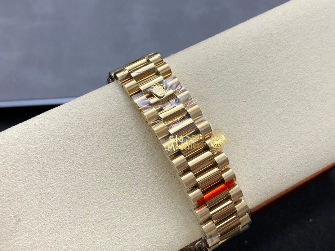 Replica Rolex Day-Date 40 Sarı Altın Pırlanta Bezel ve Kadran Erkek Saat